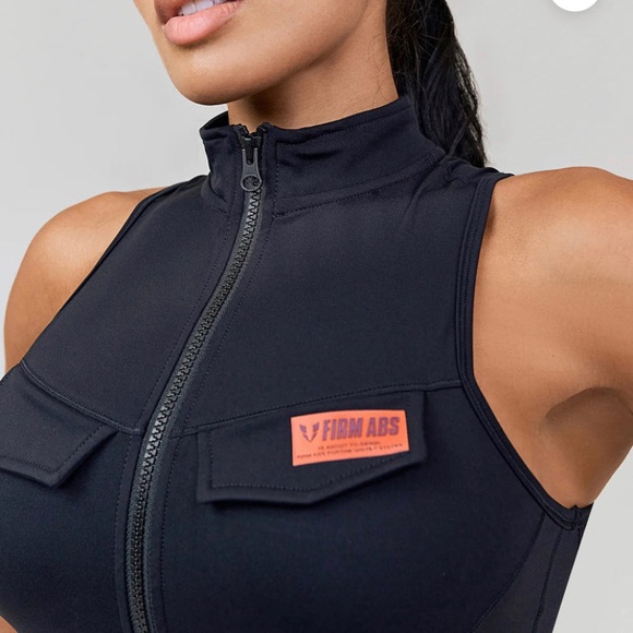 Black Sleeveless Zip-Up Top - Picture 2 of 6